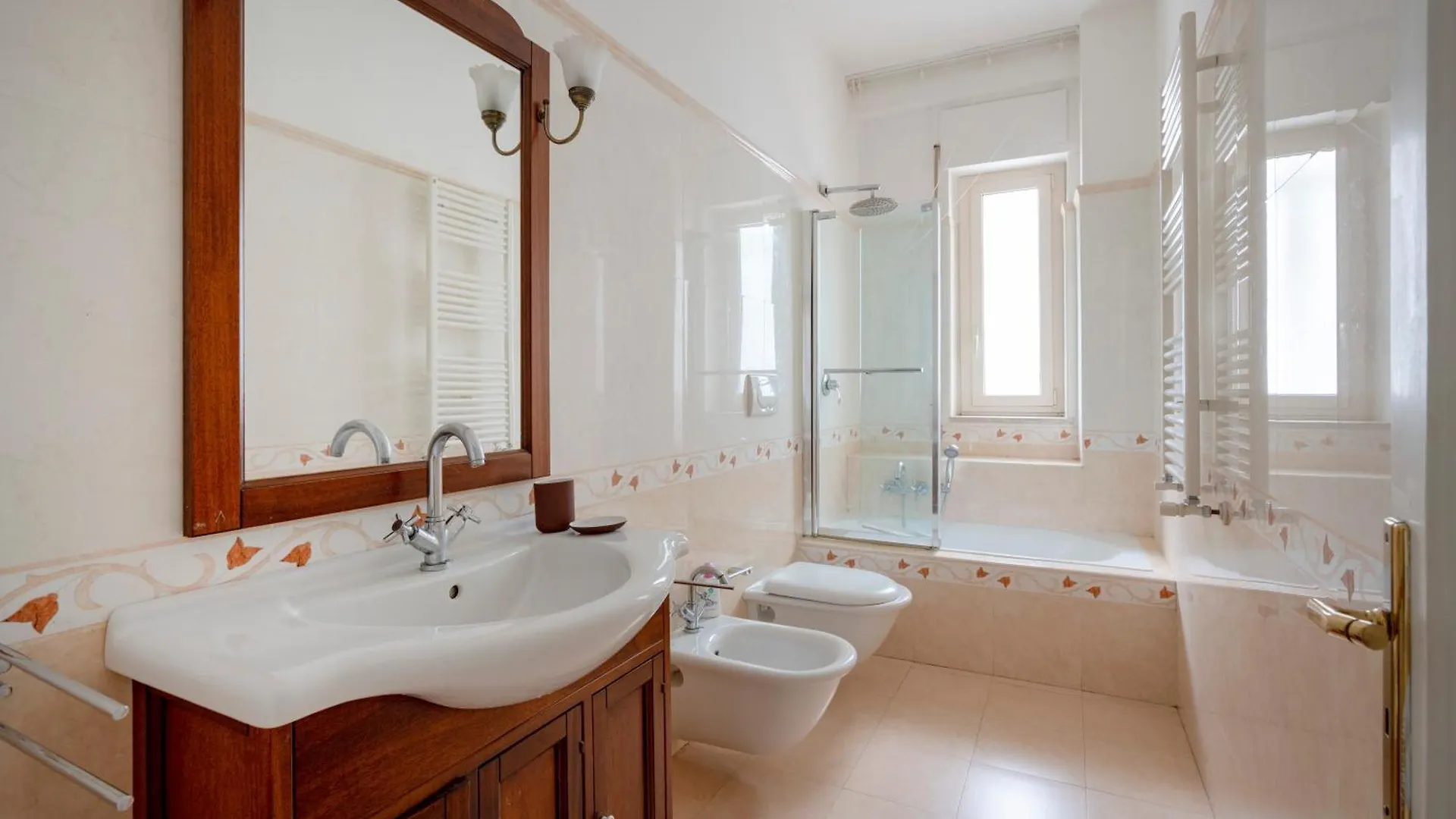Sveva City Suite Bari 0*,